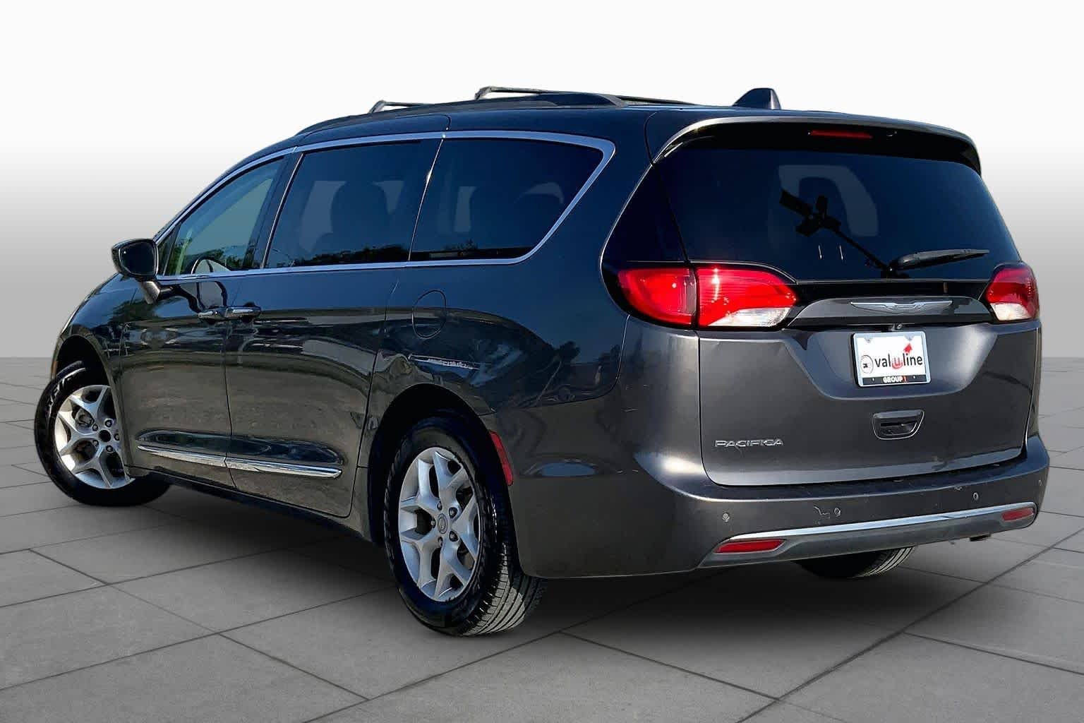 Used 2017 Granite Crystal Metallic Clearcoat Chrysler Touring-L image 12