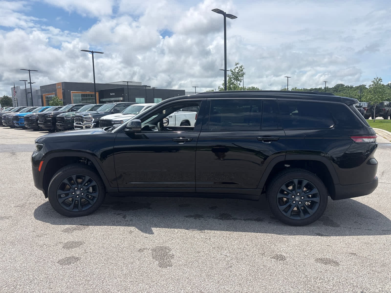 New 2026 Diamond Black Crystal Pearlcoat Jeep 85th Anniversary Edition image 6