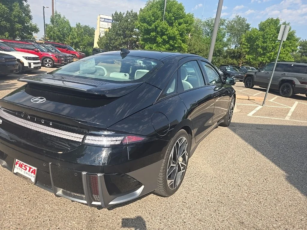 Used 2023 Black Hyundai Limited image 3