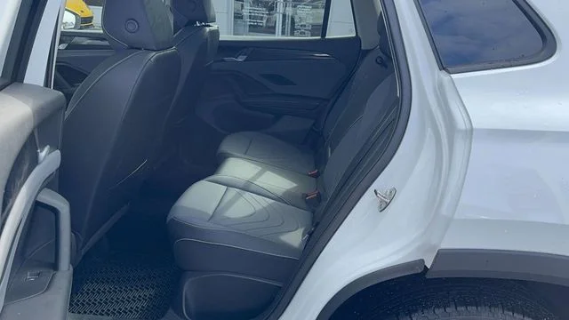 2025 Volkswagen Tiguan SE - Photo 10