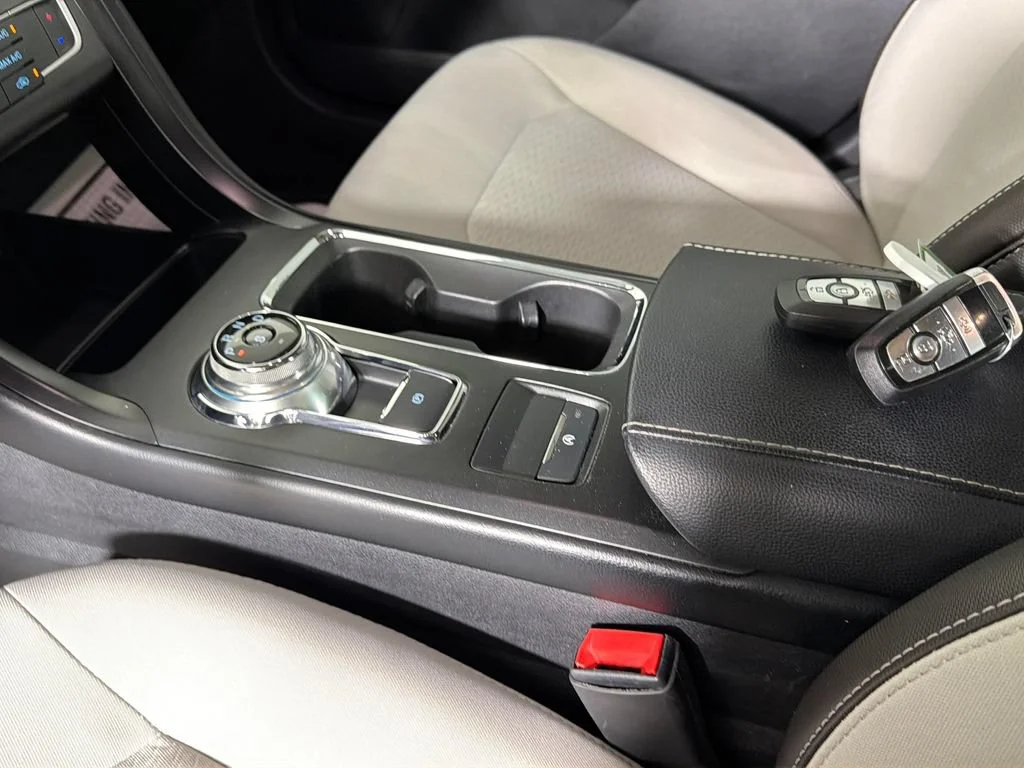 Used 2019  Ford SE image 24