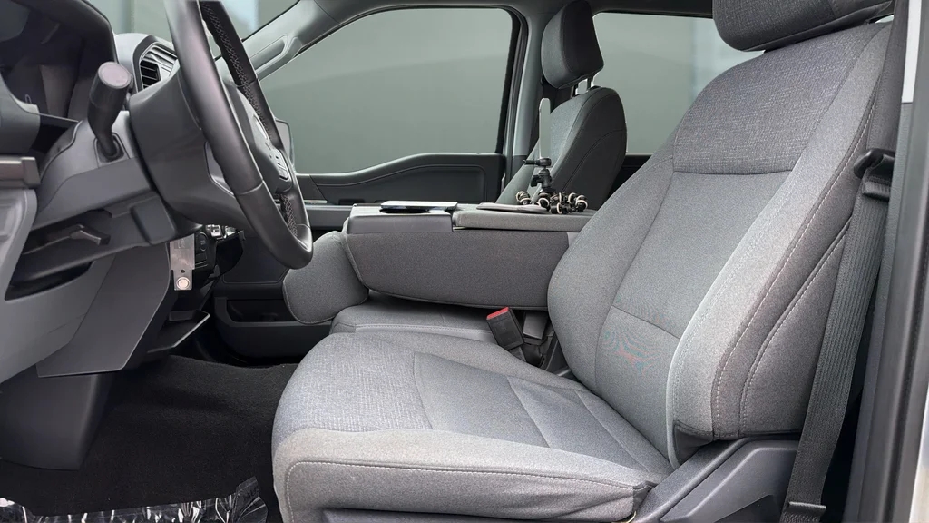 Used 2025 Silver Ford XLT image 18