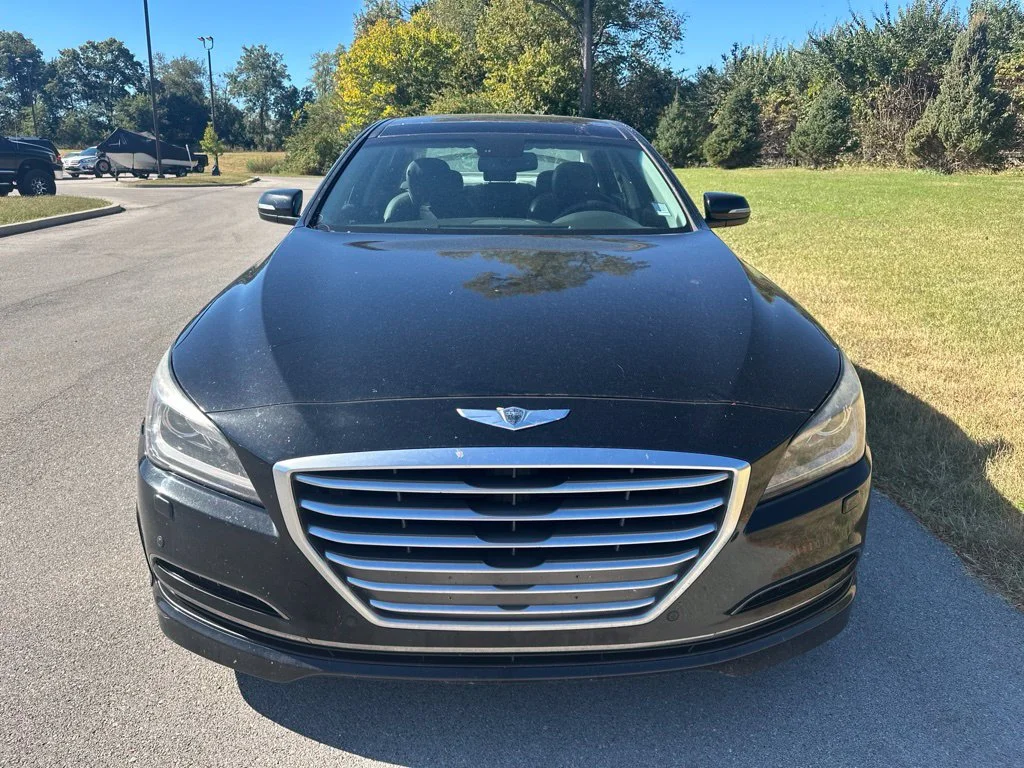 Used 2015 Black Hyundai 3.8 image 2