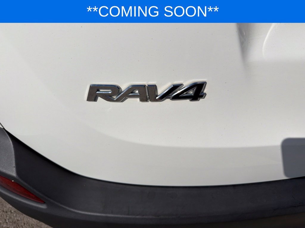 Used 2015 White Toyota XLE image 18