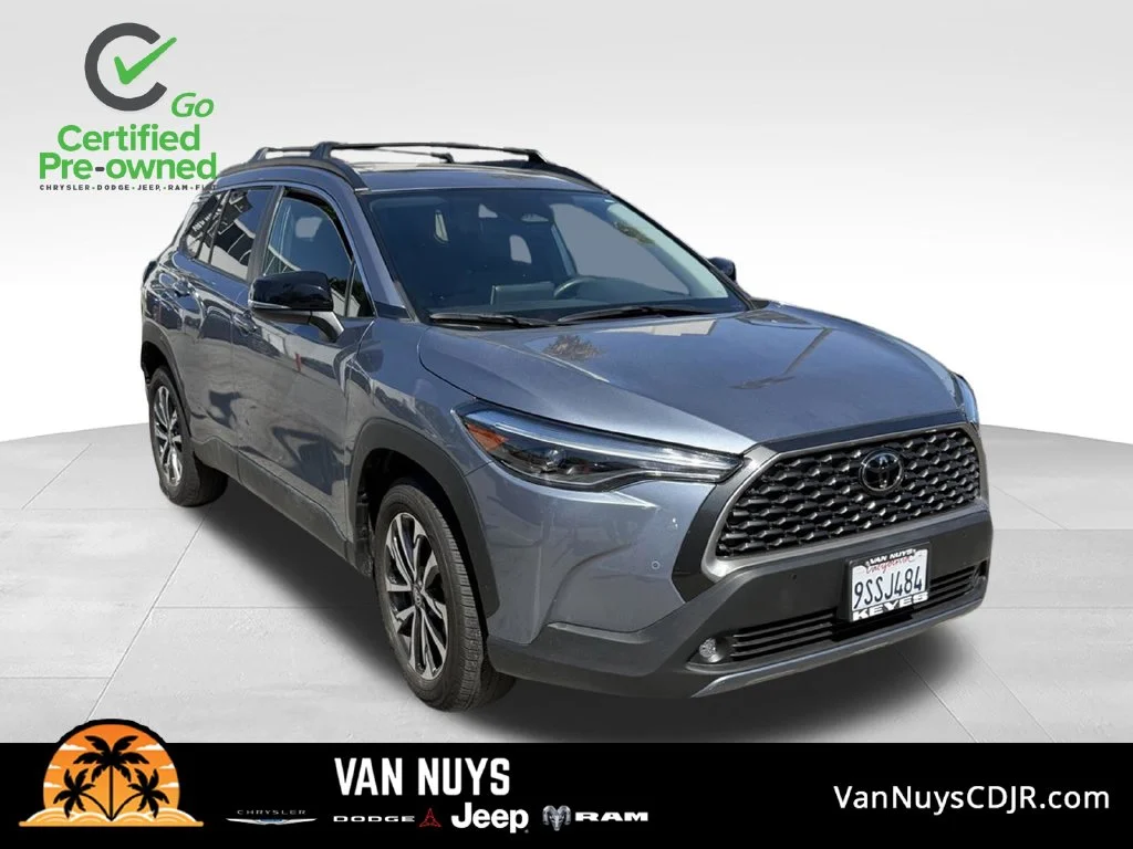 Used 2025  Toyota XLE image 1