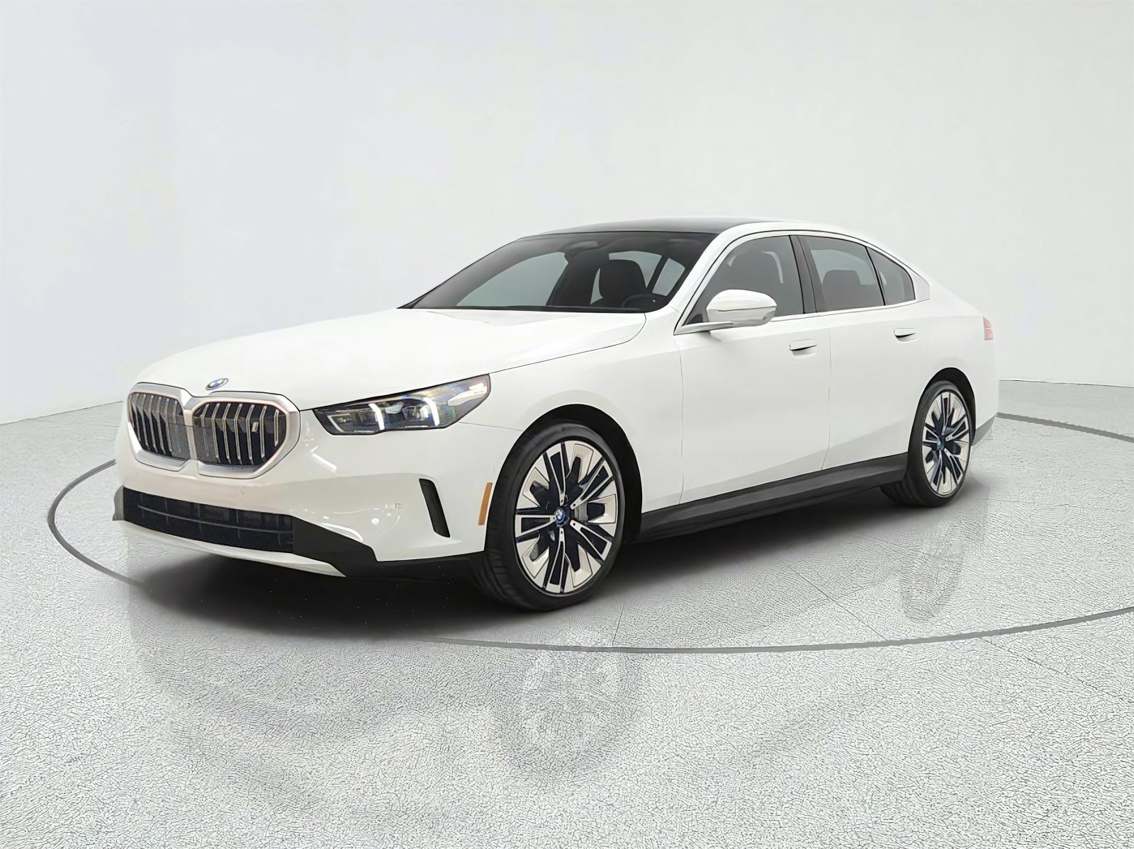 Used 2025 Alpine White BMW xDrive40 image 1