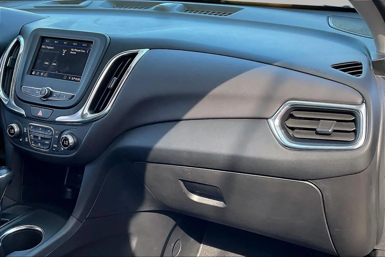 Used 2021 SILVER ICE METALLIC Chevrolet LT image 17