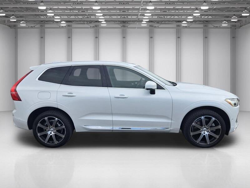 Used 2019 White Volvo T6 Inscription image 6