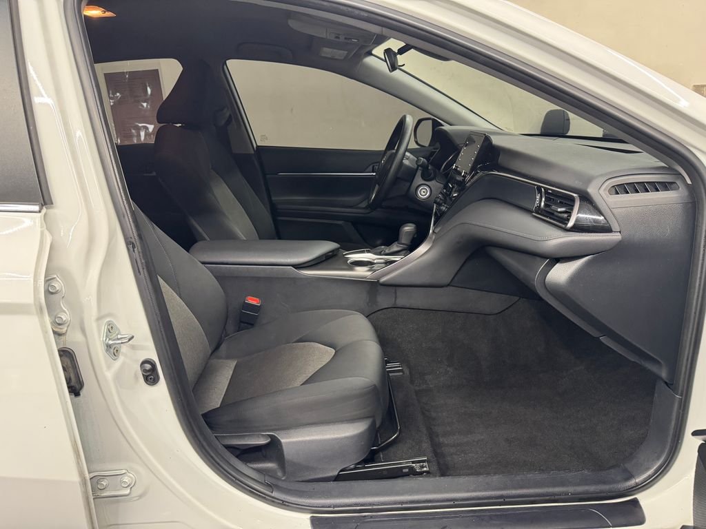 Used 2024 Ice Toyota LE image 28