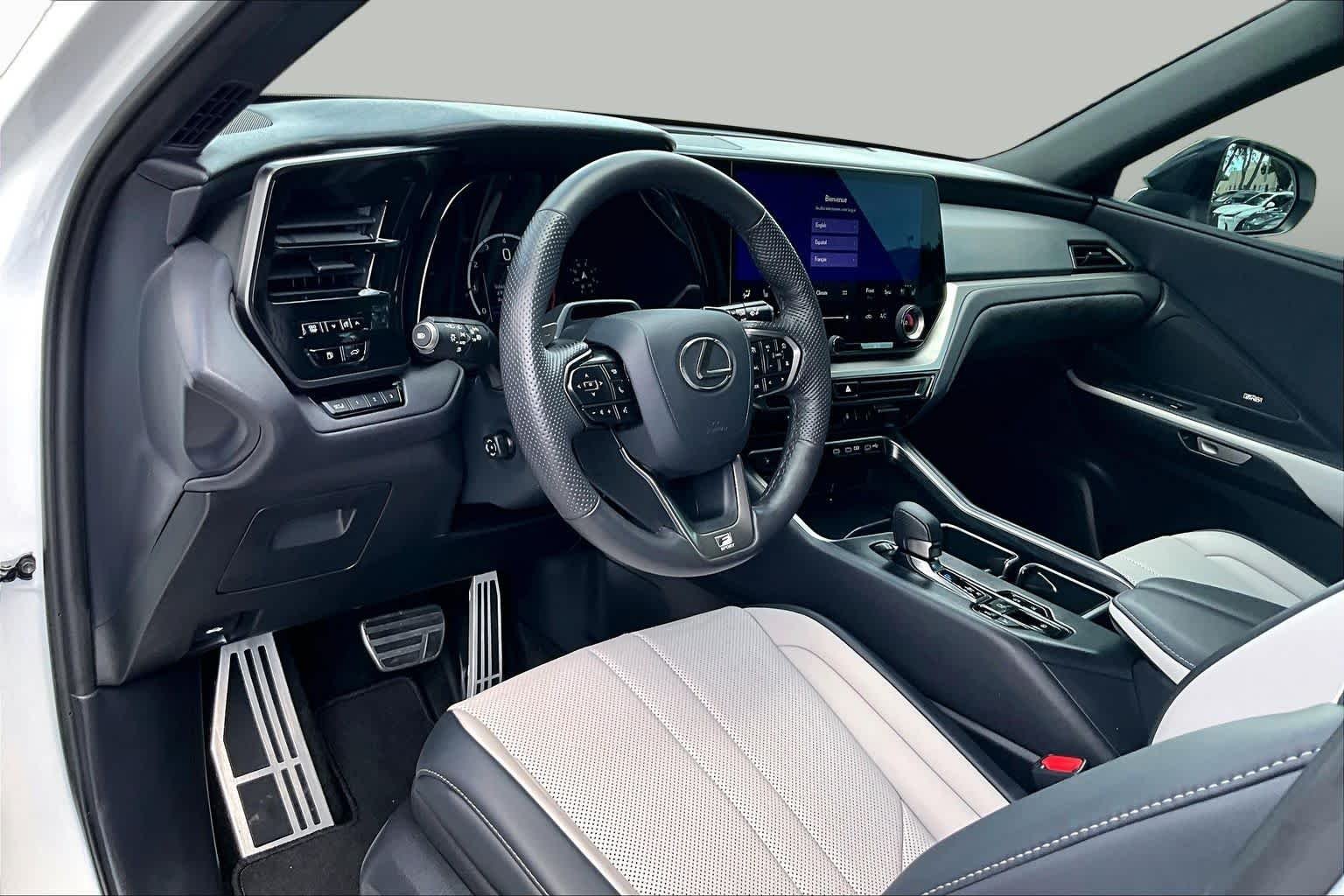 Certified Used 2025 WIND CHILL PEARL Lexus F SPORT Handling image 18