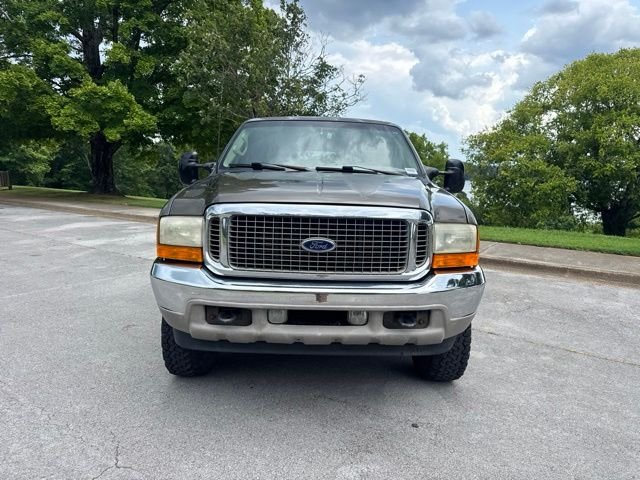 Used 2001 Green Ford Limited image 2