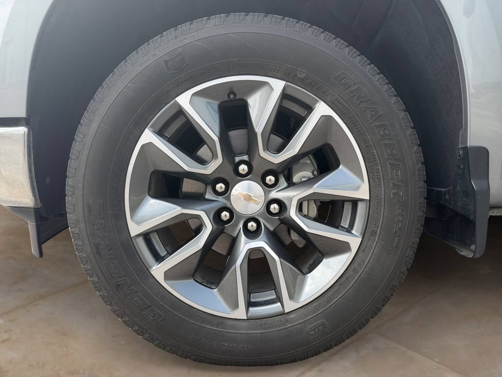 Used 2023 STERLING GRAY METALLIC Chevrolet LT image 23