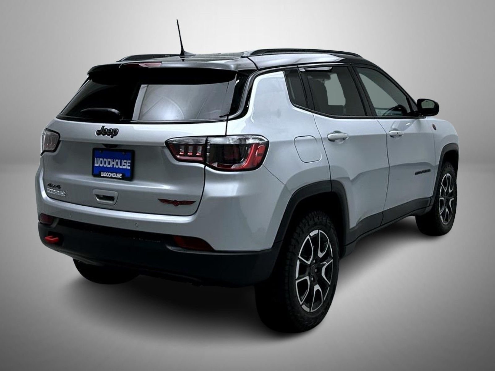 New 2026 Silver Zynith Metallic Clear-Coat Exterior Paint Jeep Trailhawk image 5