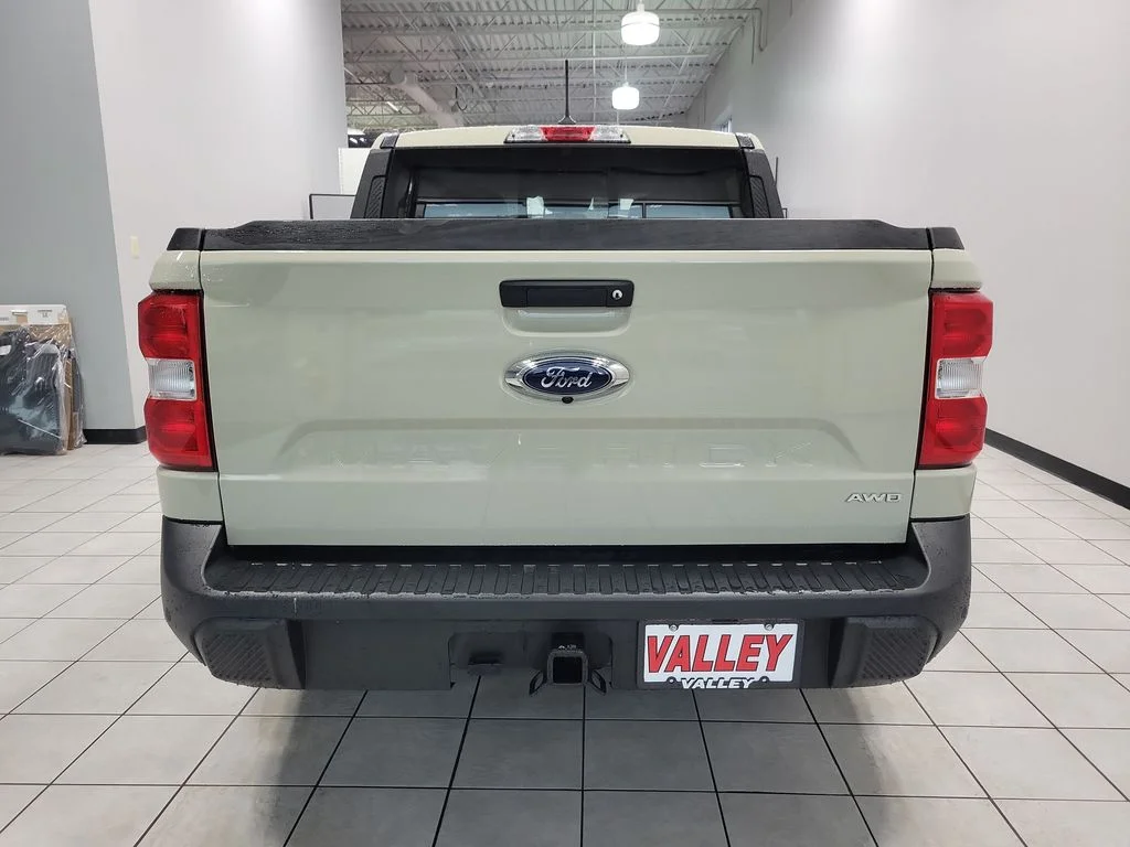 Used 2024  Ford Lariat image 11