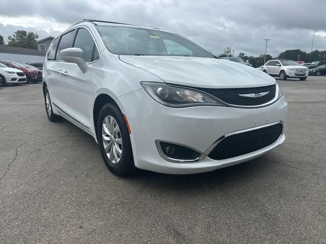 Used 2017 White Chrysler Touring L image 24
