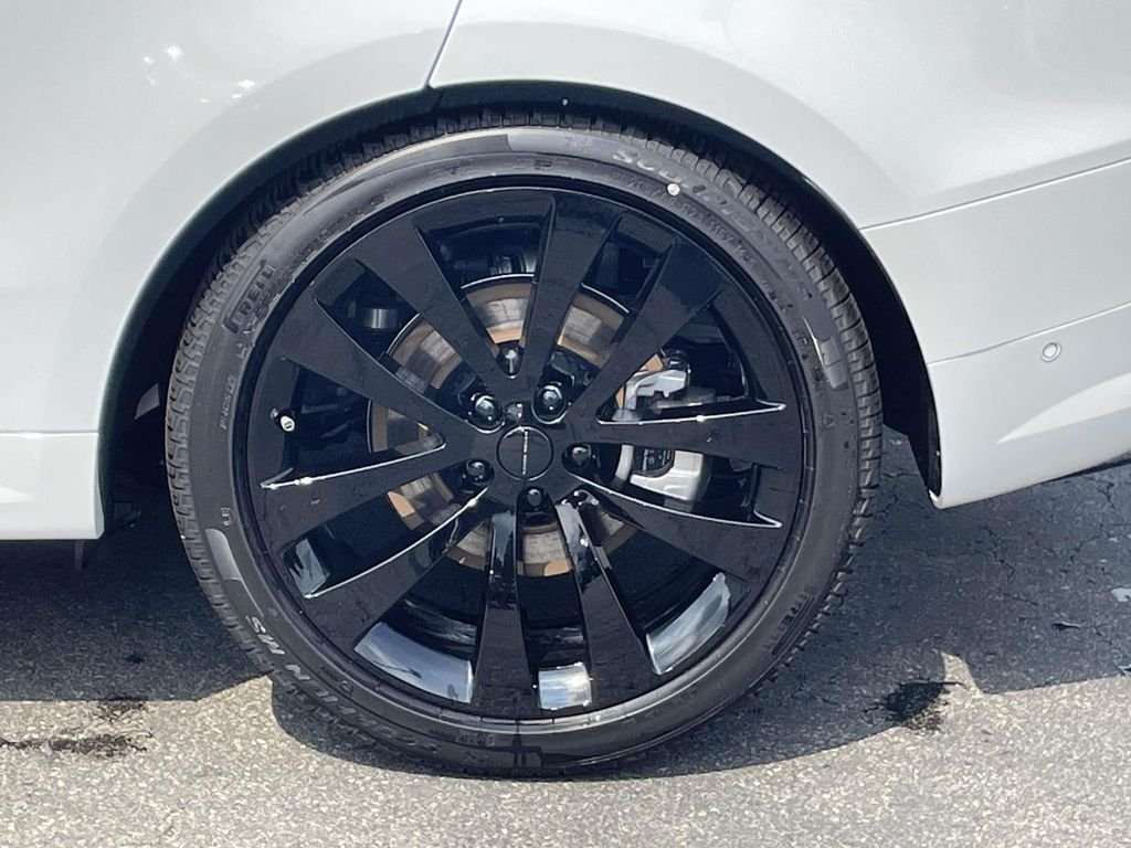 New 2026 Fuji White Land Rover Dynamic SE image 10