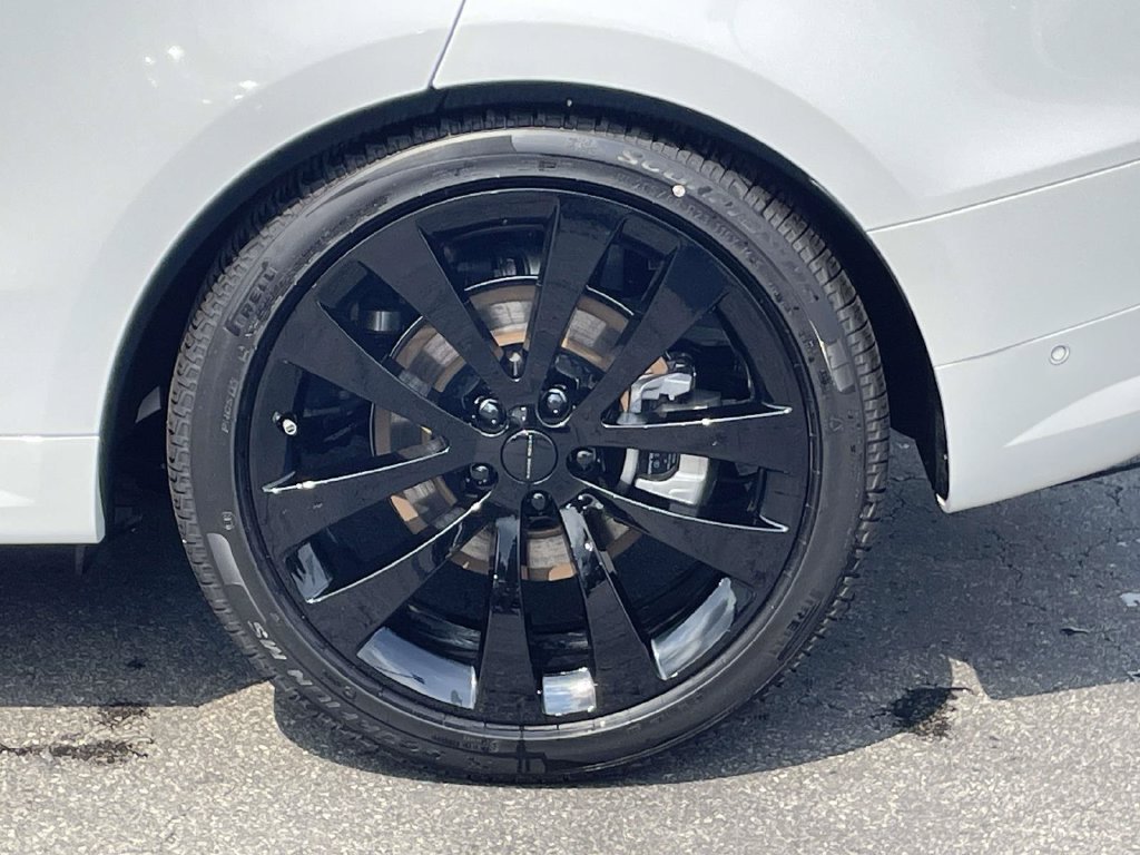 New 2026 Fuji White Land Rover Dynamic SE image 10