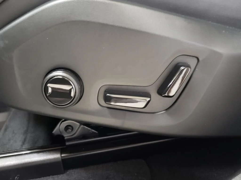 2026 Volvo XC60 Plus - Photo 22
