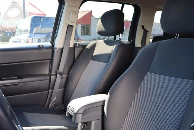 Used 2014 Granite Crystal Clearcoat Metallic Jeep Latitude image 14