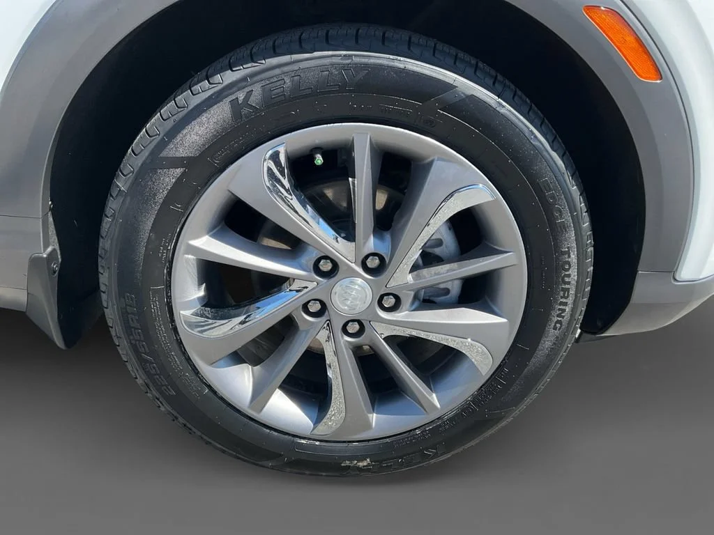 Used 2023 WHITE FROST TRICOAT Buick Essence image 16