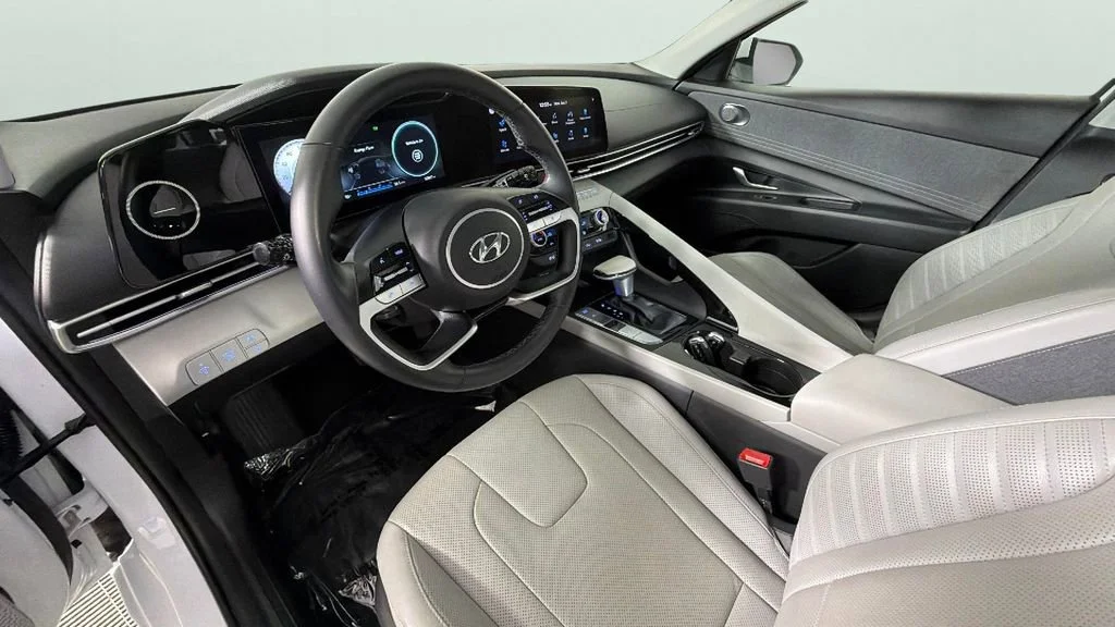 Used 2022 White Hyundai Limited image 18