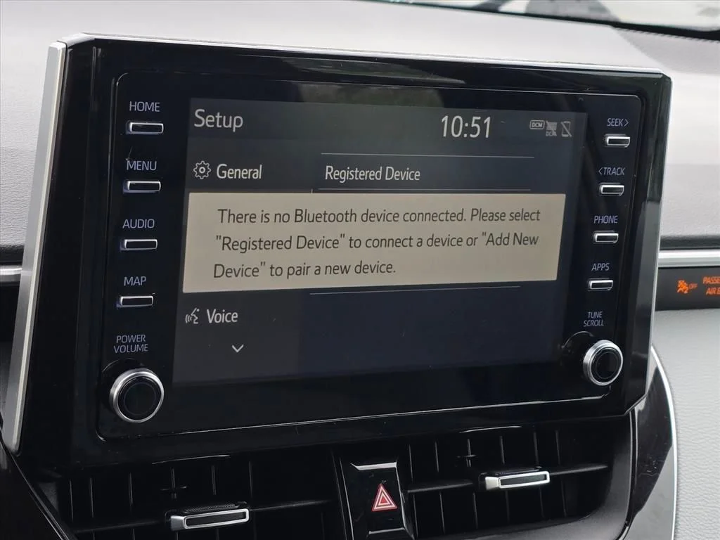 Used 2020  Toyota SE image 21