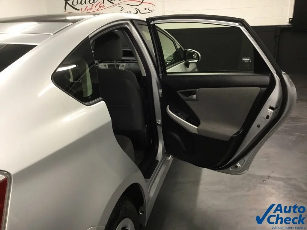 Used 2015 Silver Toyota Three image 34