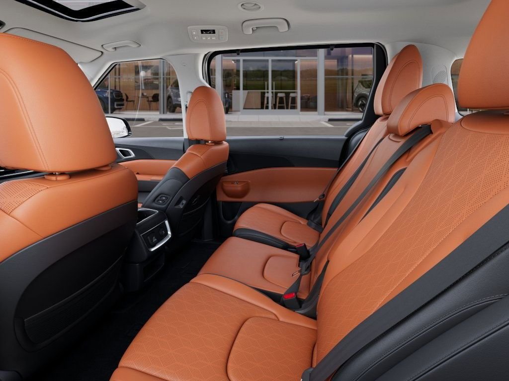 2025 Kia Carnival SX - Photo 18