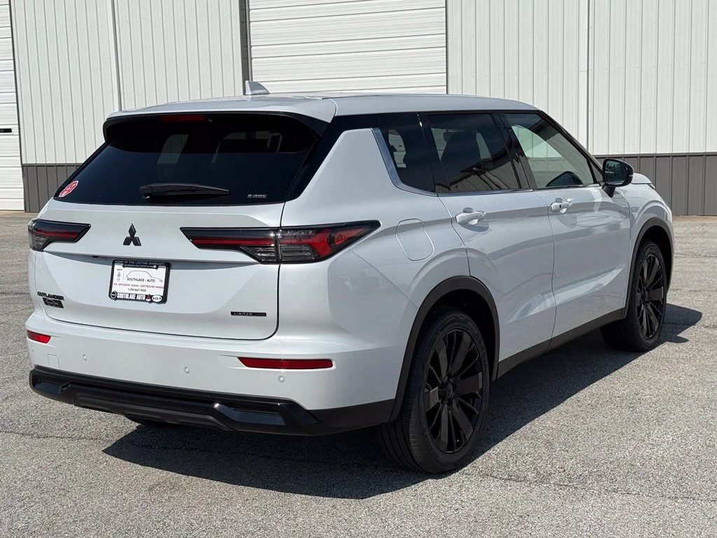 New 2026 White Mitsubishi LE 1.5T S-AWC image 7