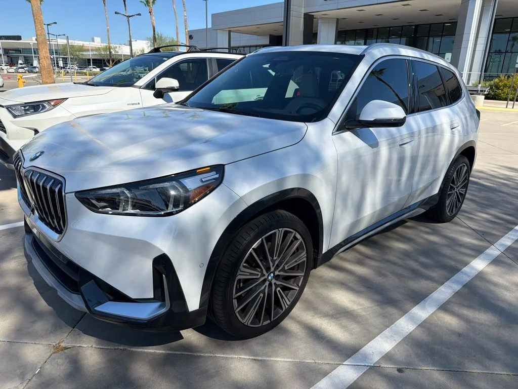 Used 2025 White BMW xDrive28i image 1
