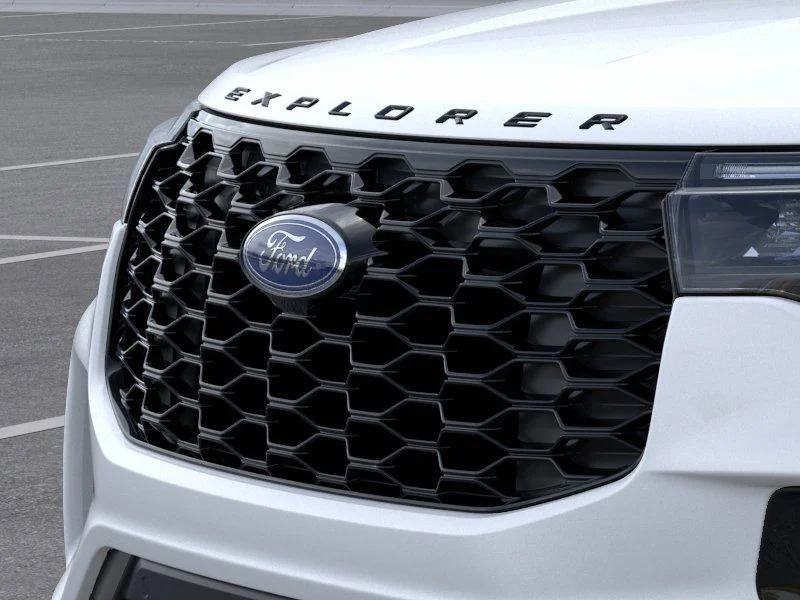 New 2026 Star White Metallic Tri-Coat Ford ST-Line image 18