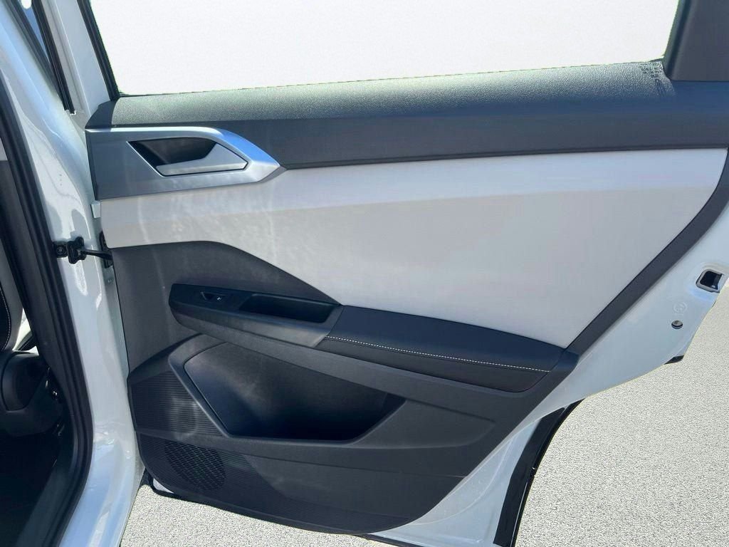 New 2026 White Volkswagen 1.5T SE image 25