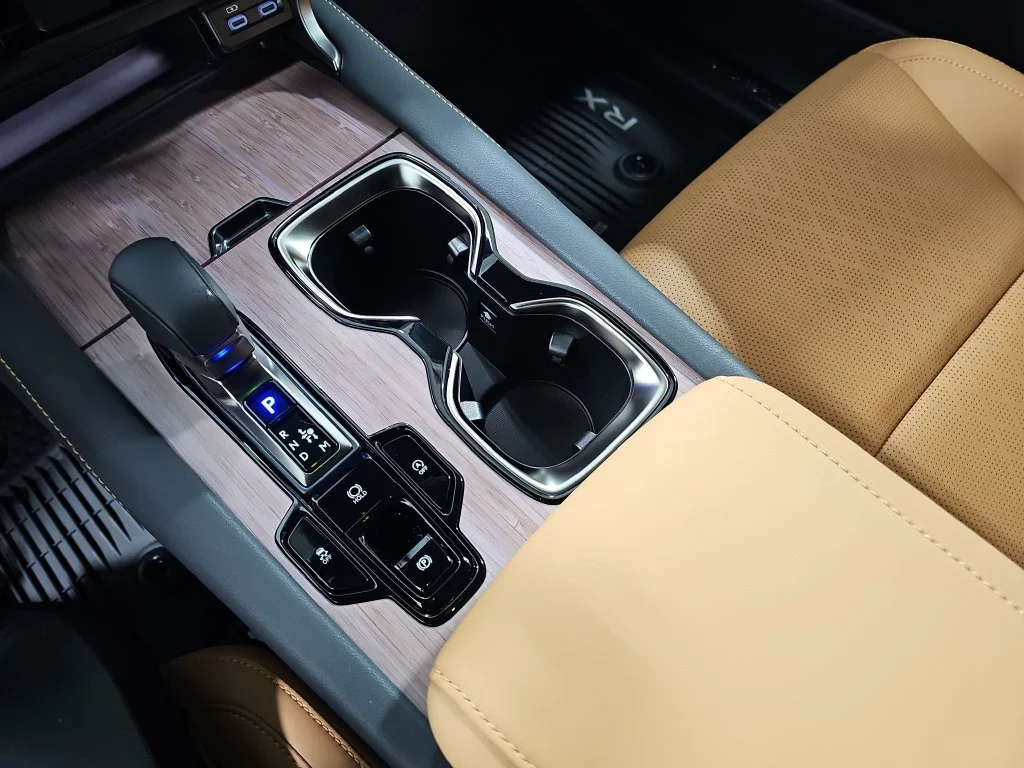 New 2026 Eminent White Pearl Lexus PREMIUM PLUS image 24
