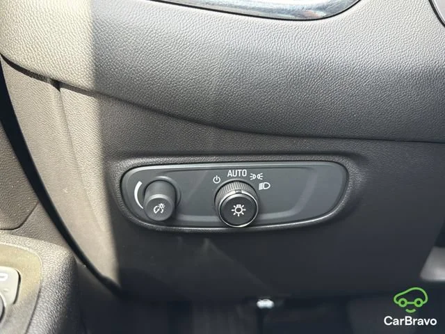 Used 2022 Silver Ice Metallic Chevrolet LT image 28