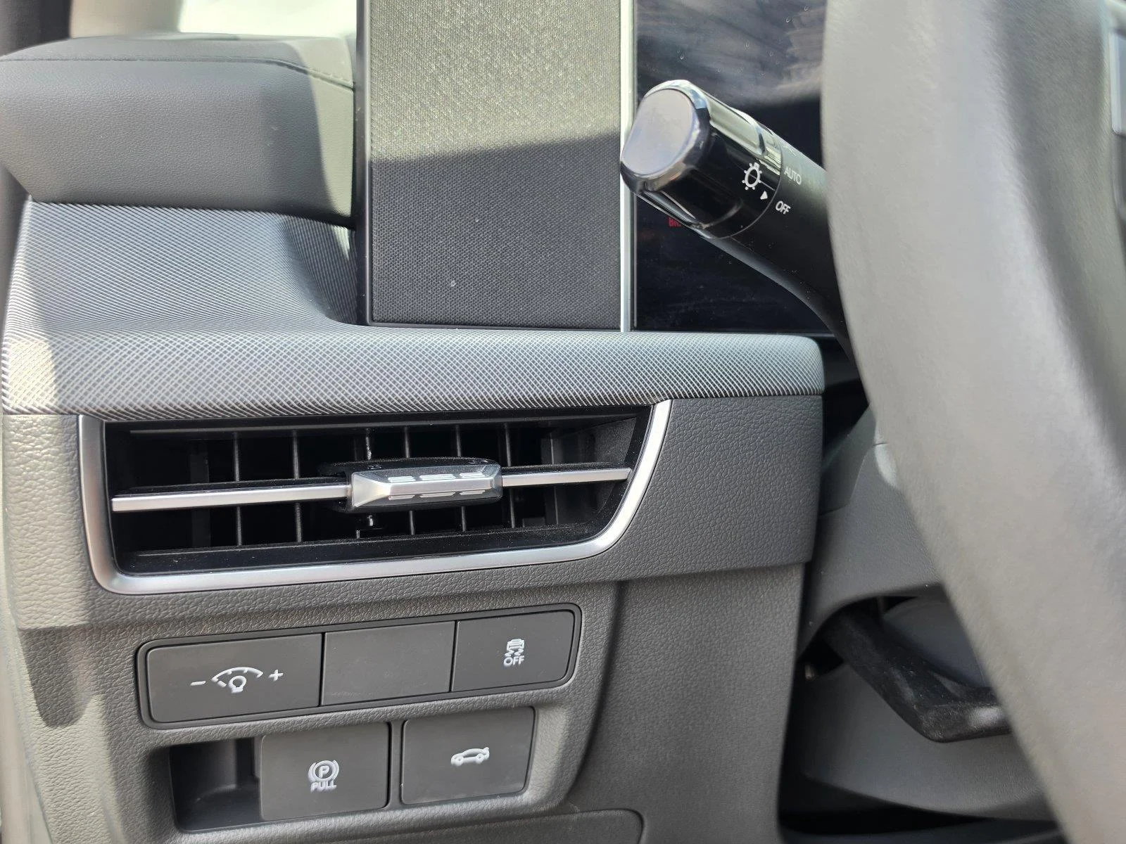 Used 2025 Abyss Black Hyundai SEL image 19