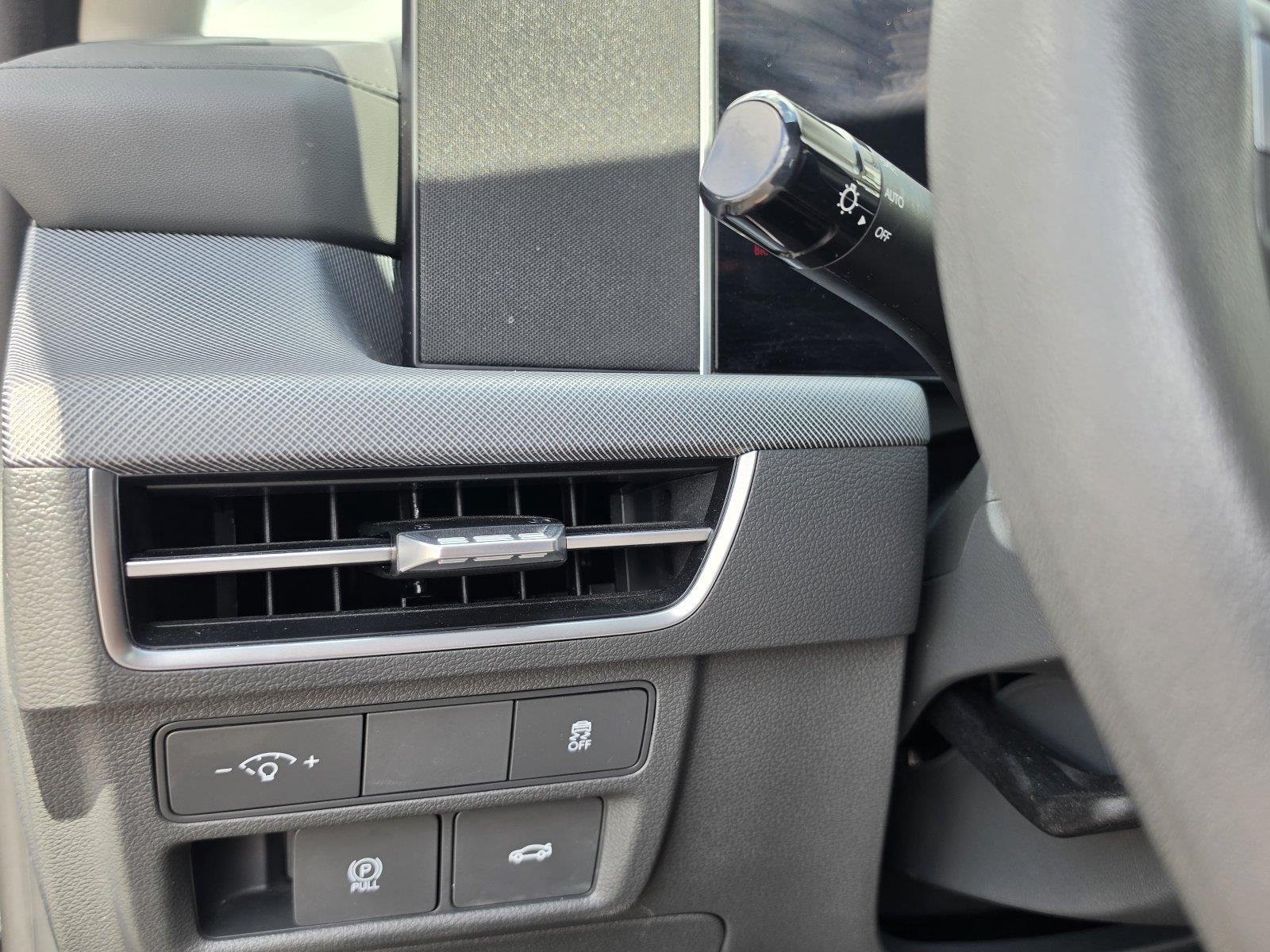 Used 2025 Abyss Black Hyundai SEL image 19