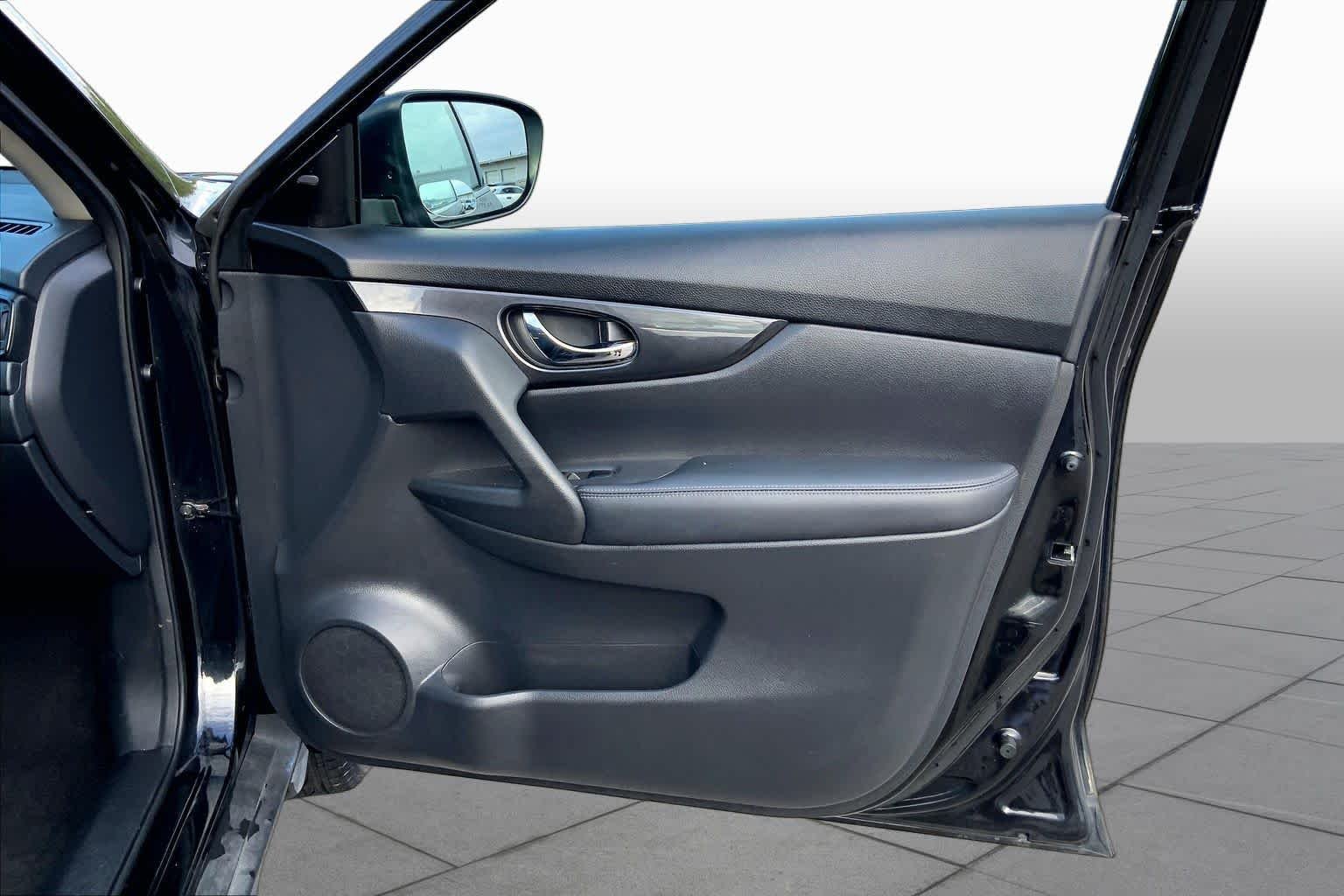 Used 2018 Magnetic Black Nissan S image 23
