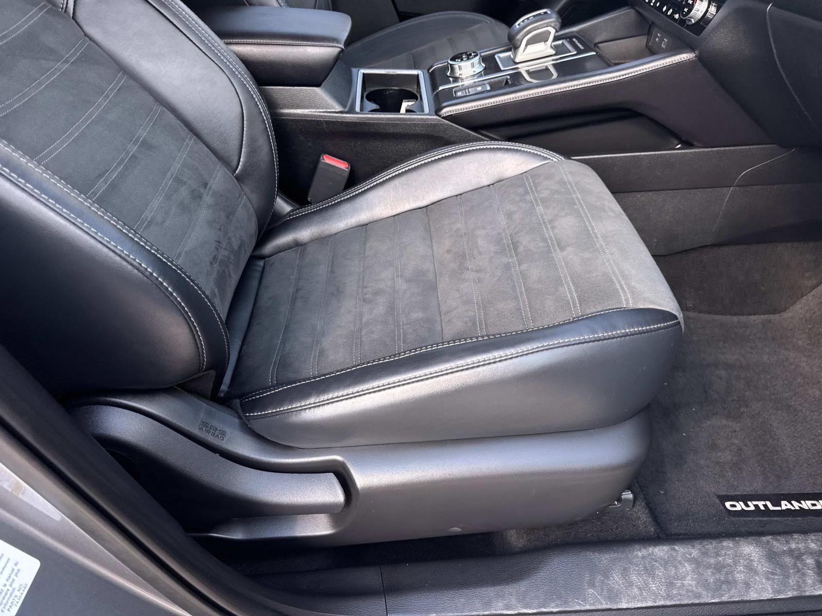 Used 2022 Alloy Silver Metallic Mitsubishi SE Launch Edition image 11