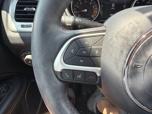 Used 2019 Silver Jeep Latitude image 9