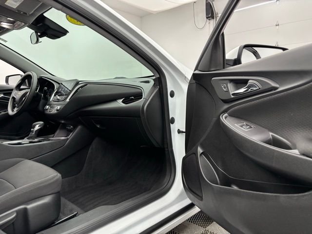 Used 2024 Summit White Chevrolet LT image 29