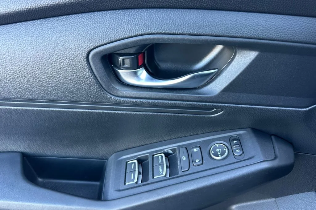 2023 Honda Accord LX - Photo 11