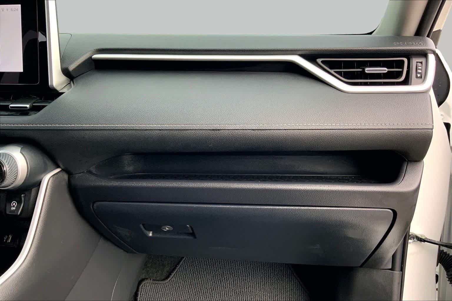 Used 2025 Wind Chill Pearl Toyota XLE Premium image 18