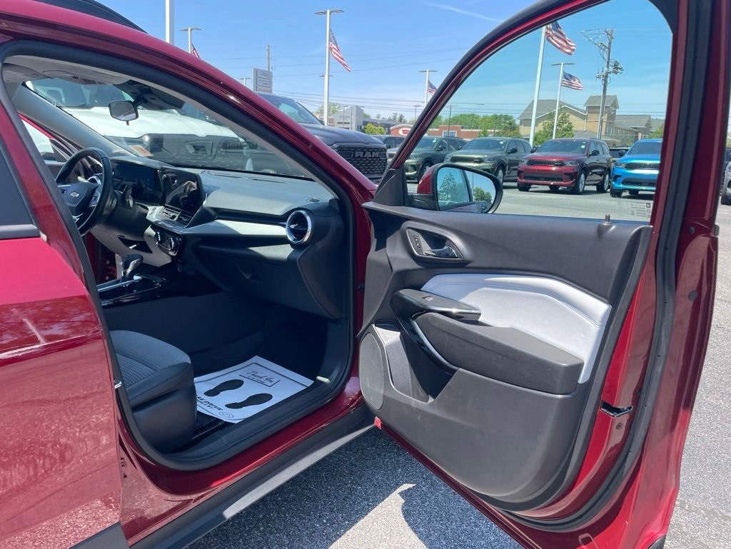 Used 2025 Red Chevrolet LT image 31