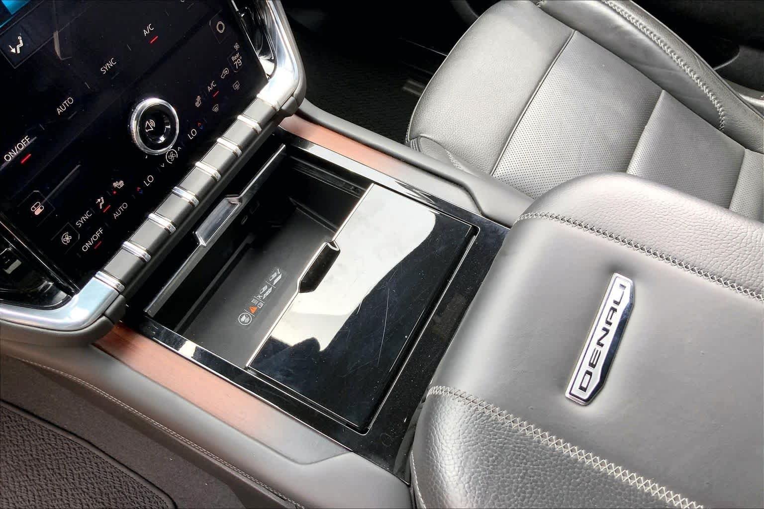 Used 2025 Onyx Black GMC Denali image 17