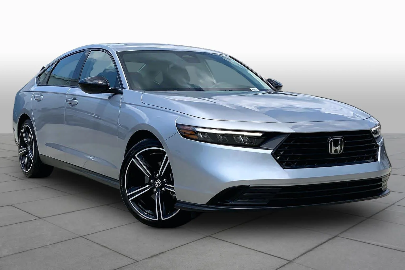 Used 2026 Solar Silver Metallic Honda SE image 3