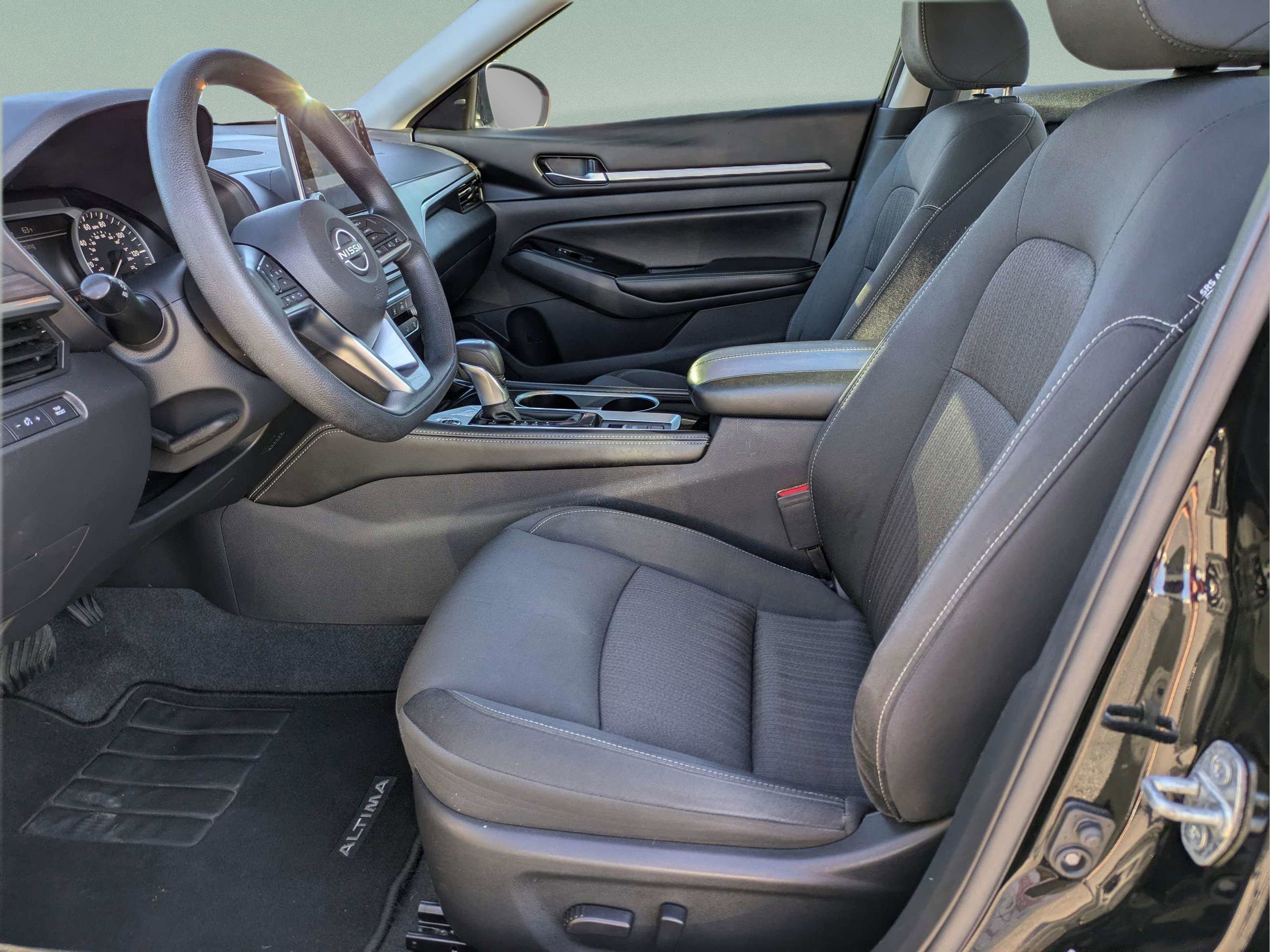 Used 2023 Super Black Nissan 2.5 SV image 18