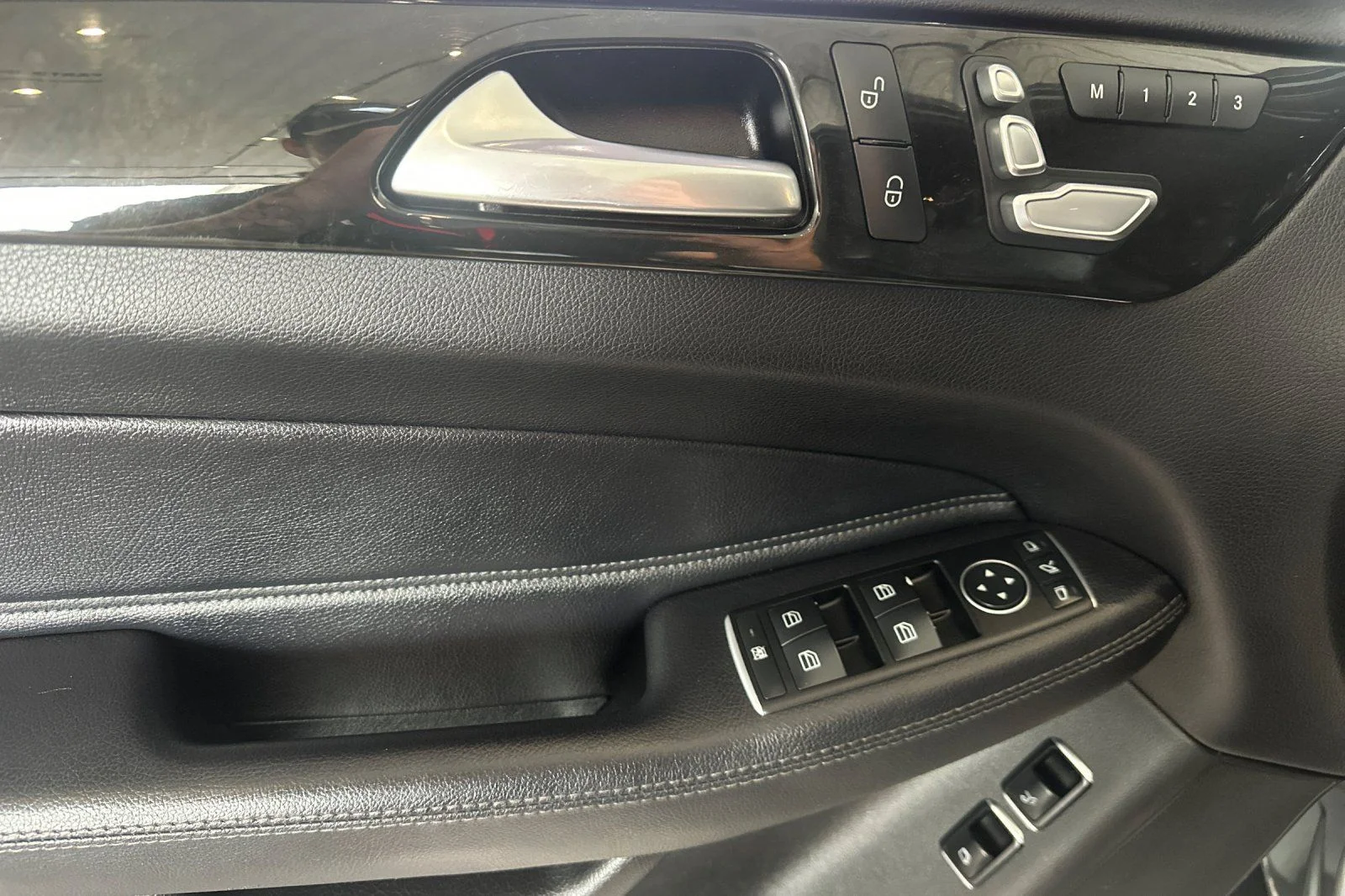 Used 2017  Mercedes-Benz GLS 450 image 10