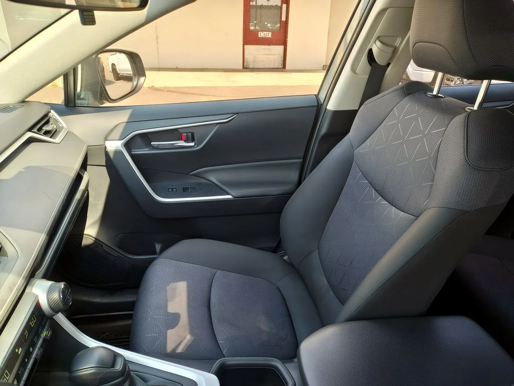 2023 Toyota RAV4 XLE - Photo 23