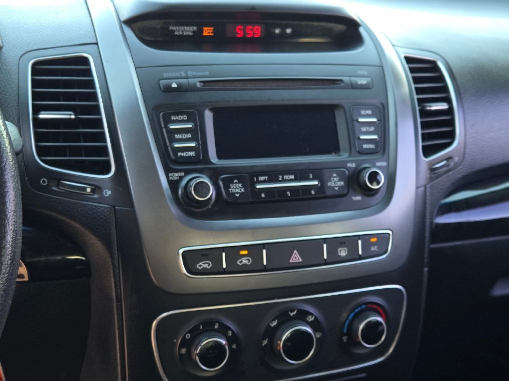 Used 2015 Silver Kia LX image 25