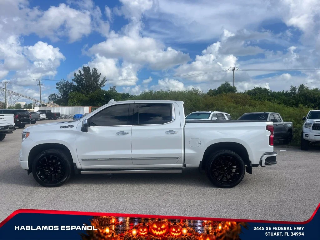 Used 2023 IRIDESCENT PEARL TRICOAT Chevrolet High Country image 4